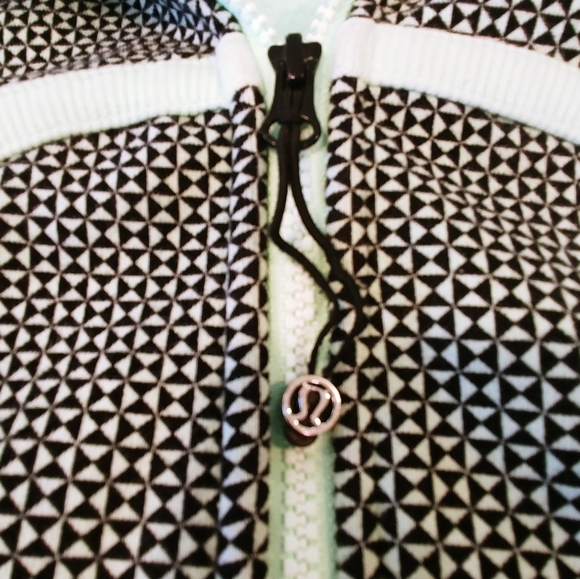 Lululemon Scuba Womens 4 Hoodie. Mint Green & Black Full Zip Sweater, thumb hole - Picture 8 of 14